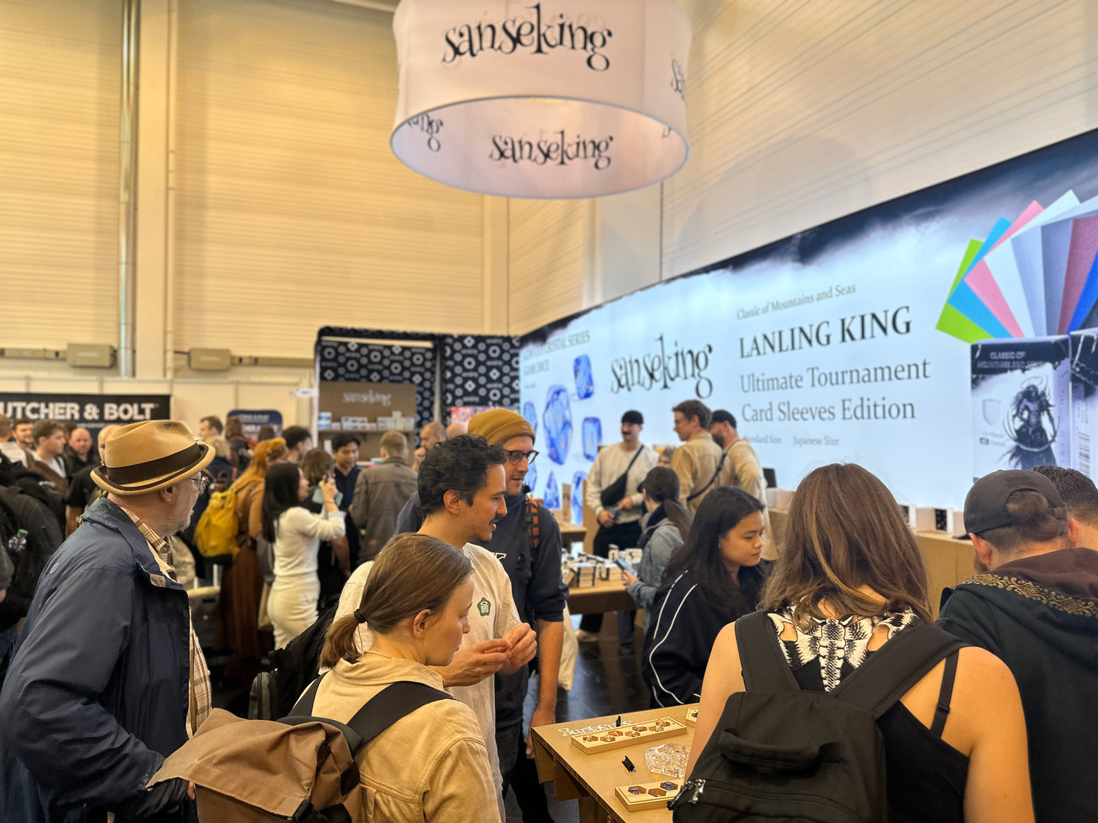 Visitors discovering Sanseking products at an international trade show